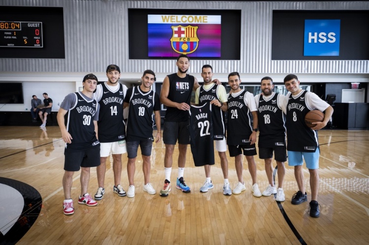 温家宝：球迷的呐喊让我们充满动力，场下我也会跟着他们唱歌（温家宝：球迷的助威是我们的动力，场下我也会跟着一起唱）