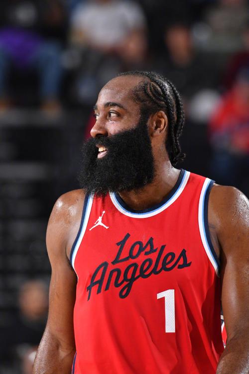 足坛一些球员会不会是有其他副业……？（一些足坛球员是否身兼副业？）