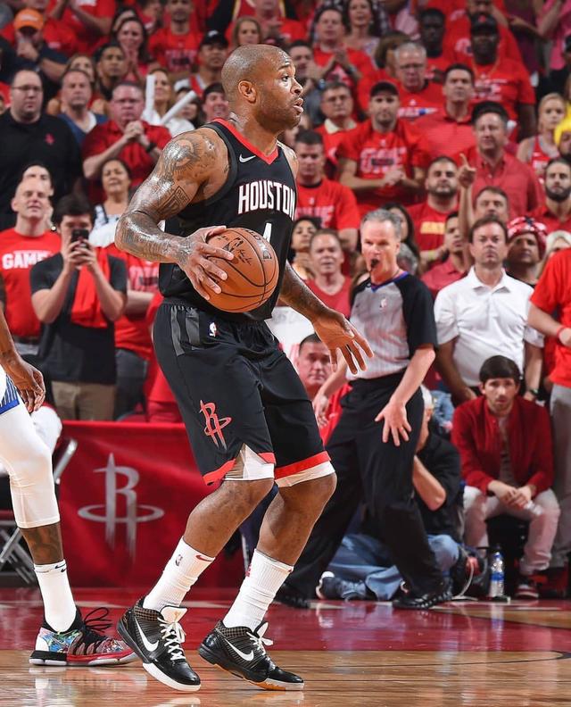 24名落差太扎心，郑钦文明年能重返前十吗？（排名跌至24位太揪心，郑钦文明年还能重回前十吗？）