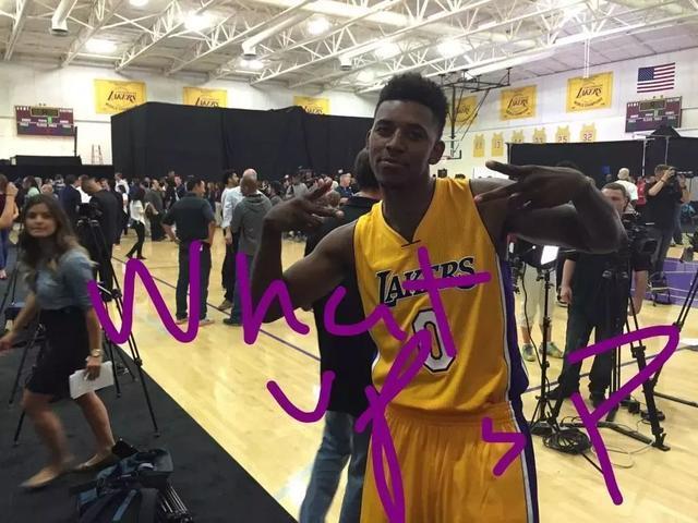 巴萨名宿洛沃-卡拉斯科：弗里克离开的可能性比留下更大（巴萨传奇洛沃-卡拉斯科：弗里克更可能选择离开而非留下）