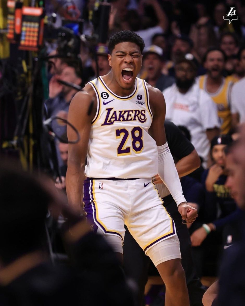 邮报：特朗普送C罗一把白宫金钥匙，该礼物专为特别宾客准备（邮报：特朗普向C罗赠予白宫金钥匙，此礼为贵宾专属）