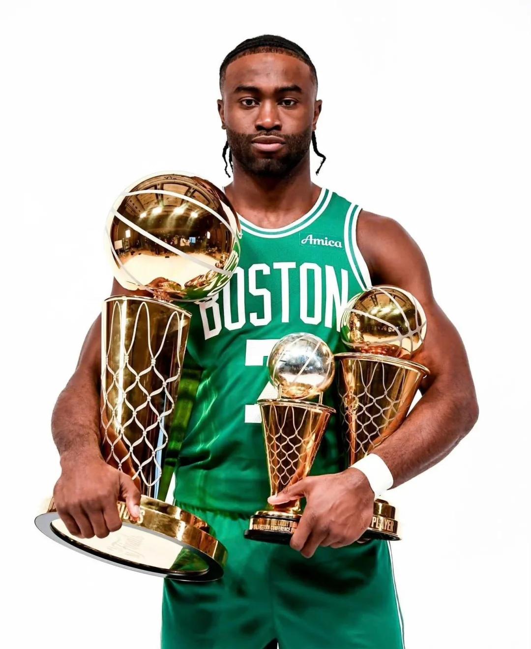 TA：皇马展现了斗志与整体性，这暂时缓解了阿隆索的下课压力（TA：皇马打出血性与整体配合，阿隆索的帅位压力暂告缓解）